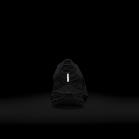 Кросівки бігові жіночі Nike AIR ZOOM PEGASUS 40 білі DV3854-101