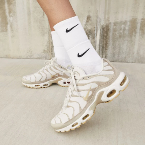 Кросівки жіночі Nike W AIR MAX PLUS PRM білі DZ2832-101