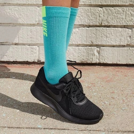 Кроссовки Nike WMNS TANJUN M2Z2