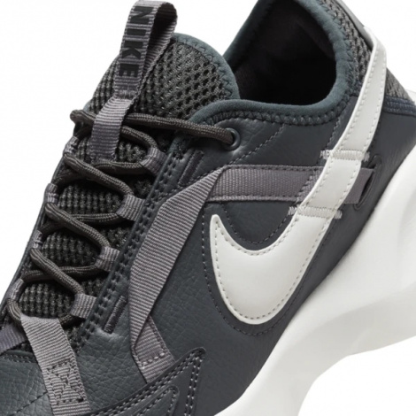 Кросівки жіночі Nike W NIKE TC 7900 чорно-сірі DD9682-001