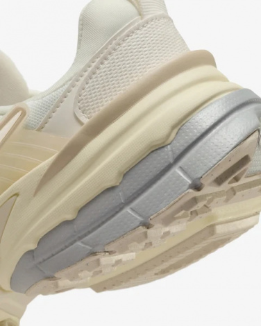Кросівки Nike V2K RUN бежево-сірі HQ1512-110