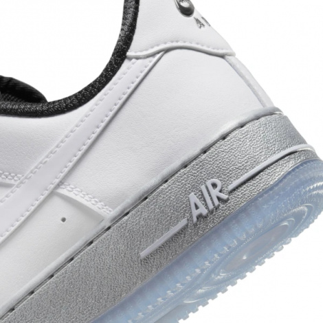 Кросівки жіночі Nike WMNS AIR FORCE 1 07 SE білі DX6764-100