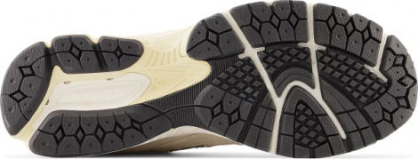 Кроссовки New Balance 2002R бежевые M2002RCC