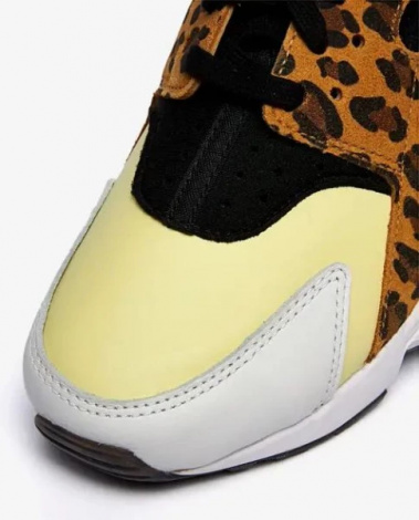 Кросівки Nike AIR HUARACHE різнокольорові DM9092-700