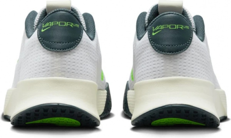 Кросівки тенісні Nike VAPOR LITE 2 HC білі DV2018-101