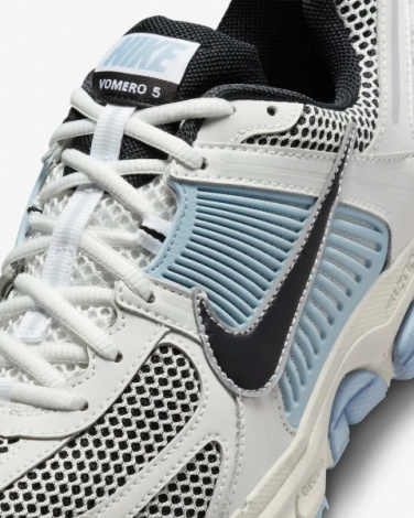 Кроссовки Nike W Zoom Vomero 5