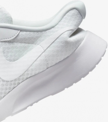 Кросівки жіночі Nike TANJUN FLYEASE білі DV7786-101
