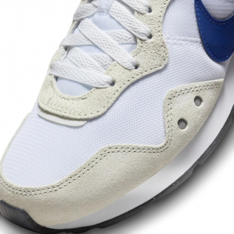 Кросівки жіночі Nike VENTURE RUNNER кольорові CK2948-009