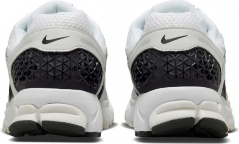 Кросівки Nike ZOOM VOMERO 5 біло-кремово-чорні FB9149-101