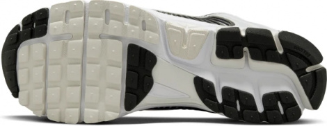 Кросівки Nike ZOOM VOMERO 5 біло-кремово-чорні FB9149-101