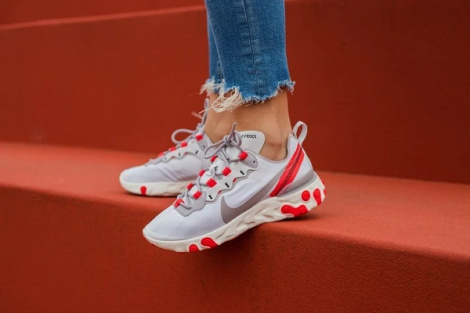 Кроссовки женские Nike W REACT ELEMENT 55 бело-красные BQ2728-010