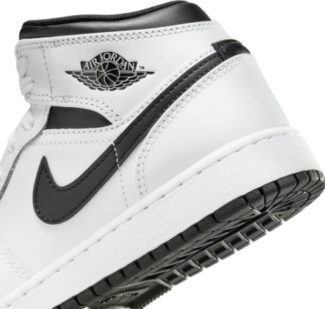 Кросівки підліткові Nike AIR JORDAN 1 MID (GS) білі DQ8423-132