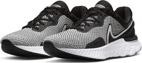 Кросівки Nike REACT MILER 3 чорні DD0490-101