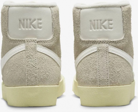 Кеди жіночі Nike W BLAZER MID 77 VNTG бежеві DV7006-001