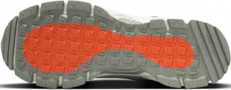 Кросівки Nike ZOOM VOMERO ROAM WINTERIZED чорно-сірі FV2295-001