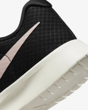 Кроссовки Nike Tanjun Flyease