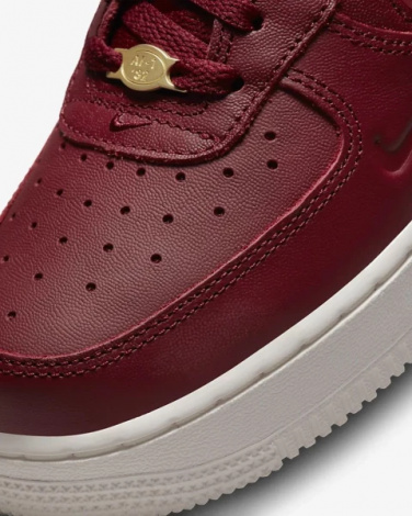 Кросівки жіночі Nike W AIR FORCE 1 07 PRM червоні DZ5616-600