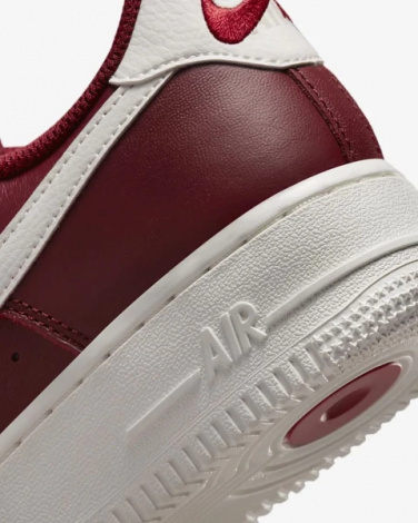 Кросівки жіночі Nike W AIR FORCE 1 07 PRM червоні DZ5616-600