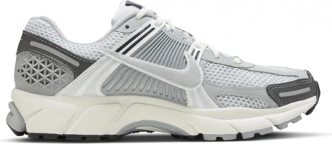 Кроссовки женские Nike ZOOM VOMERO 5 серо-белые FD9919-001