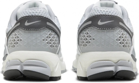 Кроссовки женские Nike ZOOM VOMERO 5 серо-белые FD9919-001