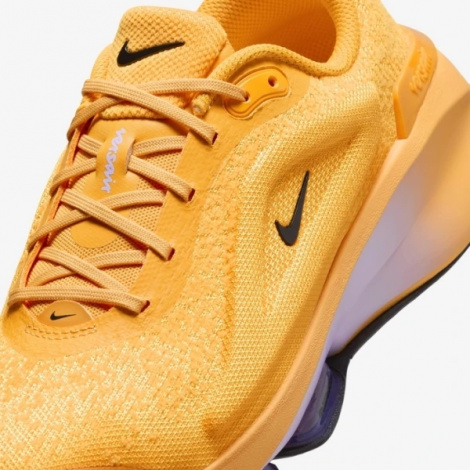 Кросівки для тренувань жіночі Nike W VERSAIR оранжеві DZ3547-705