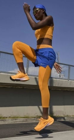 Кросівки для тренувань жіночі Nike W VERSAIR оранжеві DZ3547-705