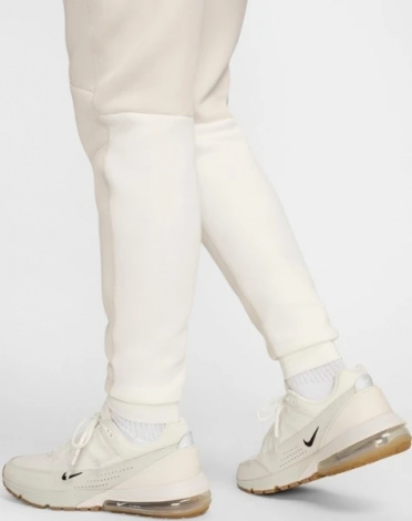 Спортивные штаны Nike TECH FLEECE JOGGERS светло-бежевые FB8002-104