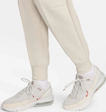 Спортивные штаны женские Nike SPORTSWEAR TECH FLEECE MID-RISE JOGGERS бежевые HJ5479-104