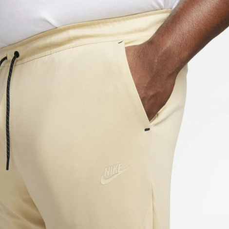 Спортивные штаны Nike M NK TECH LGHTWHT JGGR бежевые DX0826-783