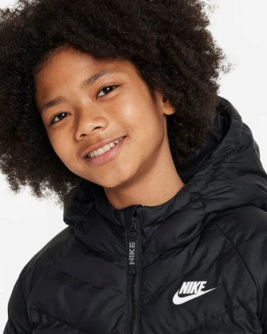 Куртка підліткова Nike SPORTSWEAR SYNTHETIC FILL HOODED JACKET чорна FN7730-010