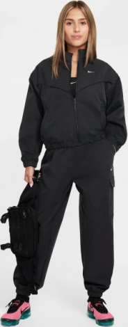 Куртка подростковая Nike G NSW LTWT OVRSZD JKT STY STAR черная FZ5557-010
