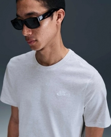 Футболка Nike SPORTSWEAR CLUB TEE світло-сіра AR4997-051