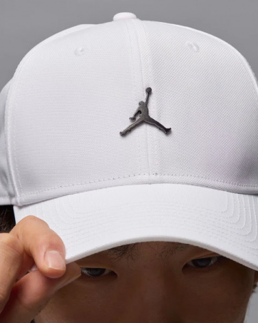 Кепка Nike JORDAN RISE STRUCTURED METAL JUMPMAN белая HM5750-100