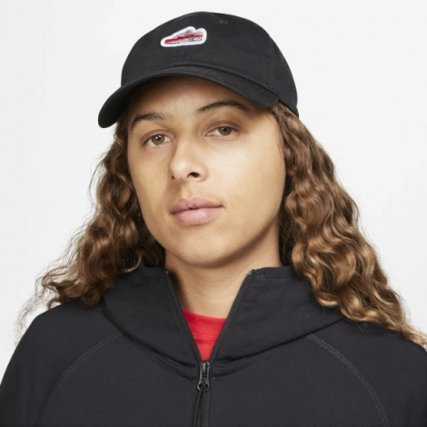 Кепка Nike U NK CLUB CAP U CB ARMX PTCH L черная FN4402-010