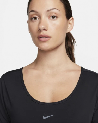 Топ женский Nike W NK ONE CLASSIC DF TWST SS TP черный FN2851-010