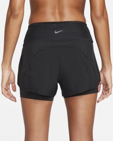 Шорты для бега женские Nike W NK SWIFT DF MR 3IN 2N1 SHORT черные DX1029-010