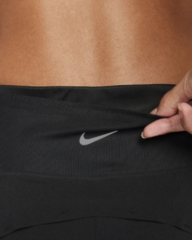 Шорты для бега женские Nike W NK SWIFT DF MR 3IN 2N1 SHORT черные DX1029-010