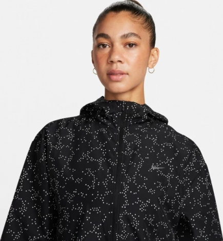 Куртка для бега женская Nike DRI-FIT RUNNING JACKET черная FB5321-010