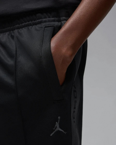 Спортивні штани Nike JORDAN ESSENTIALS TRACKSUIT PANTS чорні HF9341-010