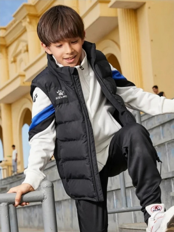 Жилетка зимова дитяча Kelme COTTON VEST чорна 8161MJ3001.9000