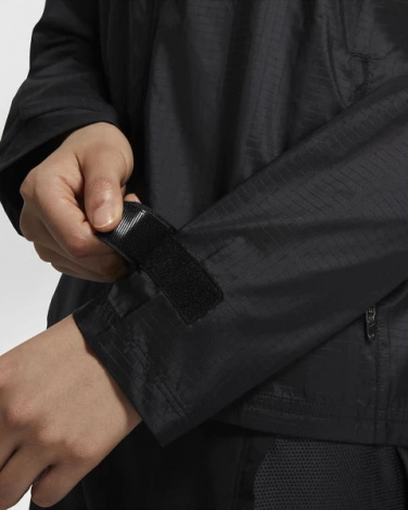 Вітровка жіноча Nike W NK ESSENTIAL JACKET чорна CU3217-010