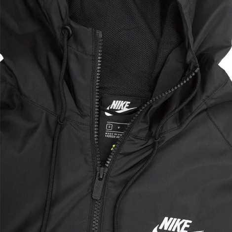 Вітровка Nike M NSW SPE WVN LND WR HD JKT чорна DA0001-010