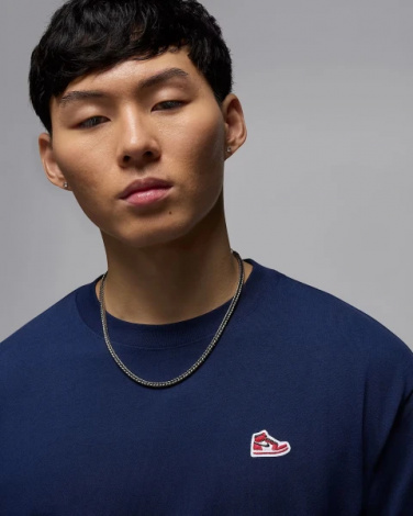 Футболка Nike AJ1 BRAND SNEAKER PATCH темно-синя HJ2326-410