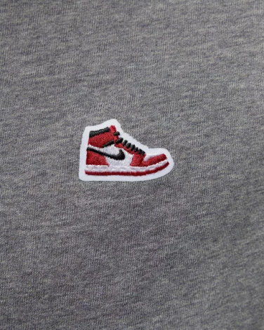 Футболка Nike JORDAN BRAND SNEAKER PATCH сіра FN5982-091