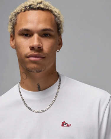 Футболка Nike AJ1 BRAND SNEAKER PATCH біла HJ2326-100