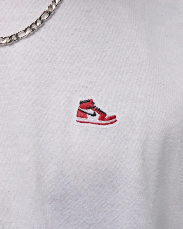 Футболка Nike AJ1 BRAND SNEAKER PATCH біла HJ2326-100