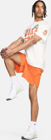 Футболка Nike HYVERSE DRI-FIT UV SHORT-SLEEVE біла FN3988-133