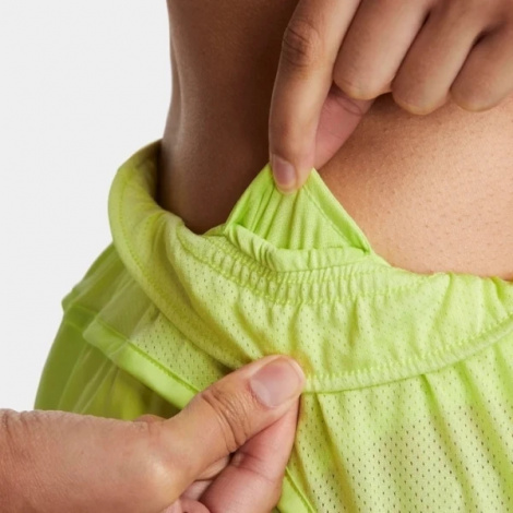 Шорти для бігу жіночі Nike FAST TEMPO DRI-FIT салатові DD5935-736