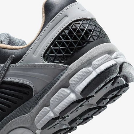 Кросівки Чоловічі Nike Zoom Vomero 5 Black/White Hv5982-001 41