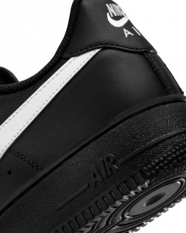 Кросівки Nike AIR FORCE 1'07 чорно-білі FZ0627-010